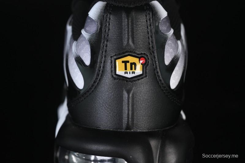 حذاء الجري اير ماكس بلس ريترو من نايك بتقنية الوسائد الهوائية - DM0032-003