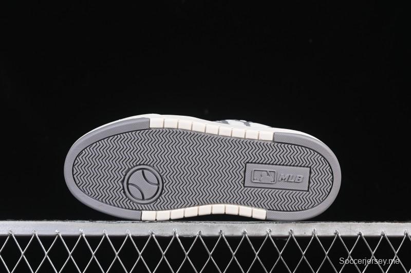 حذاء رياضي كاجوال كاجوال بلاتفورم مكتنزة مطرزة بنقشة Monogram من نيويورك يانكيز MLB - 3ASXE035N50CGS