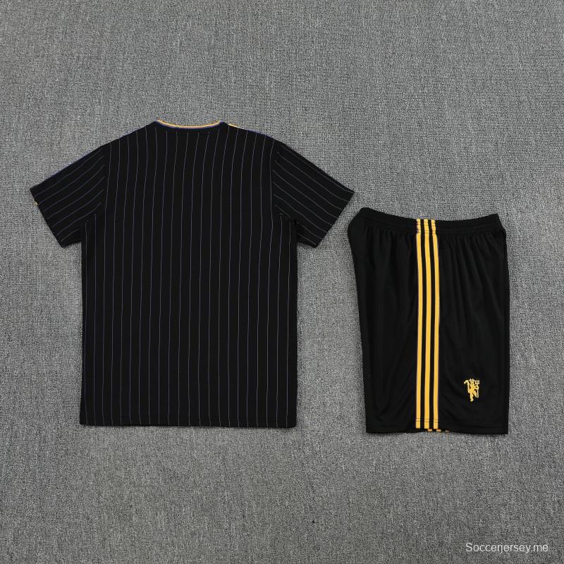 25/26 مانشستر يونايتد قميص بأكمام قصيرة أكمام قصيرة + شورت بأكمام قصيرة نبيذ + قميص مانشستر يونايتد