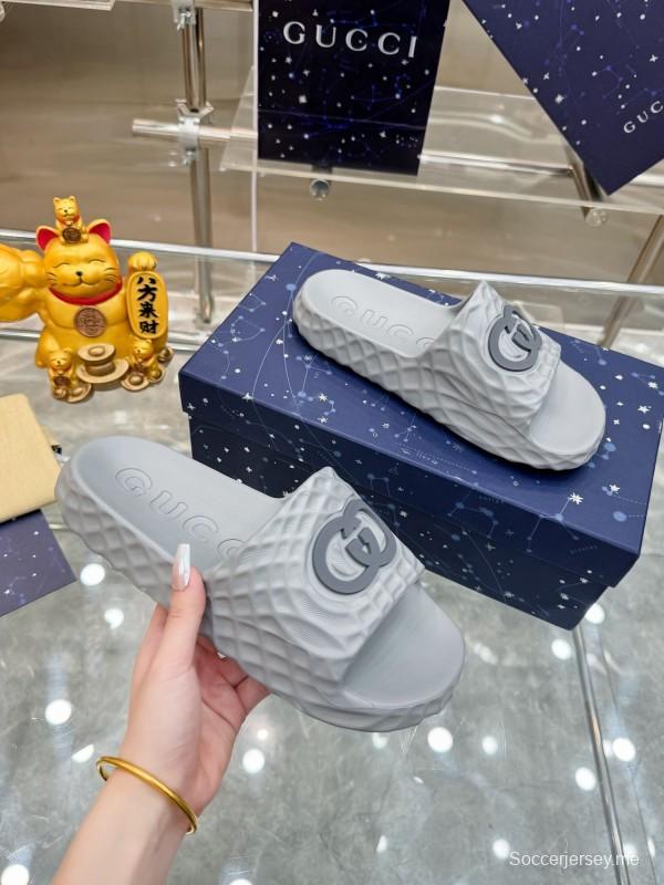 صندل غوتشي ليدو ليدو المتشابك G المطاطي المزخرف للرجال - AS00170