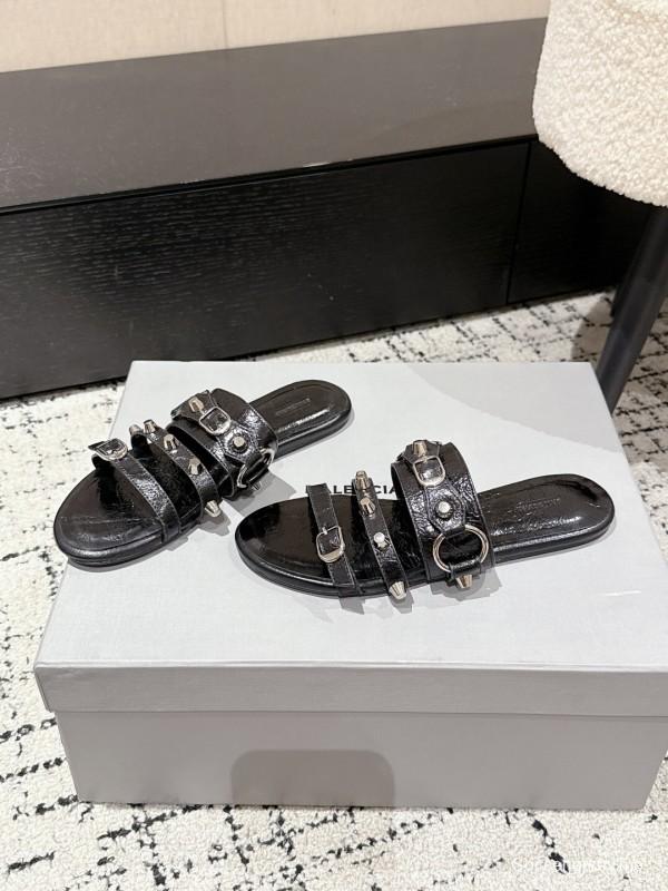 بالنسياغا سلسلة صنادل بالنسياغا كاجول المعدنية المرصعة - KFY00260