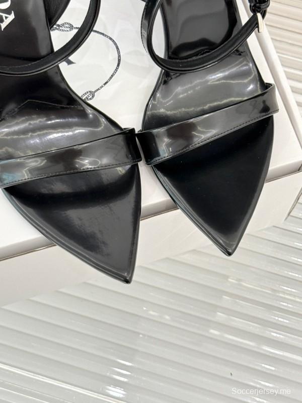 صندل برادا 2025 بإبزيم مثلث الشكل مدبب عند الكعب العالي - KFY00280