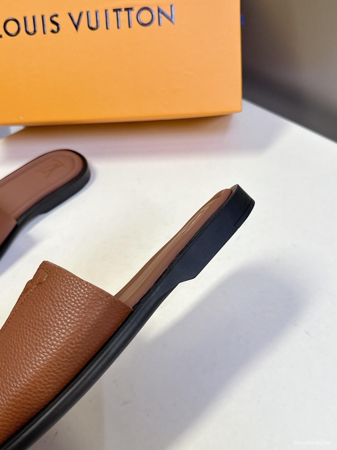 صندل سلسلة فينس من لويس فويتون بنقشة مونوغرام وحزام قابل للتعديل - KFY00220