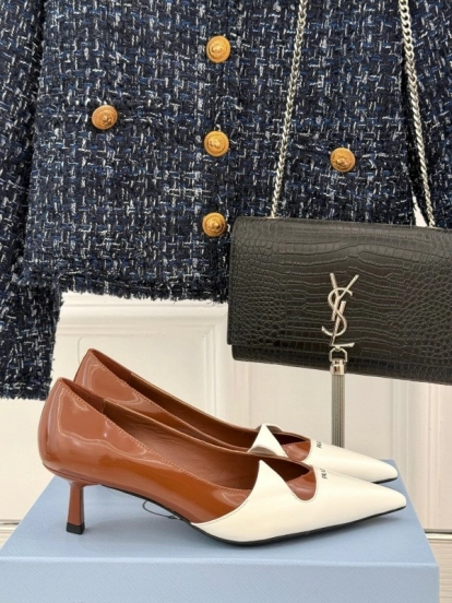 بربادا 2025 حذاء بكعب مدبب من الأمام بكعب عالٍ - KFY00310