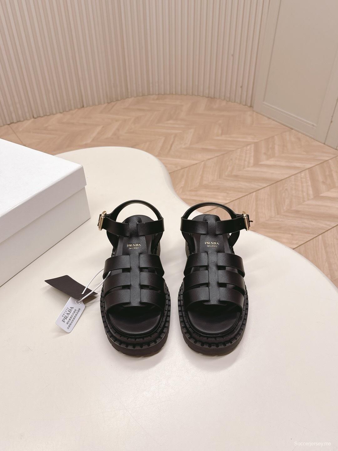 برادا صندل روماني ذو كعب منخفض لربيع/صيف 2025 من برادا - LY00290