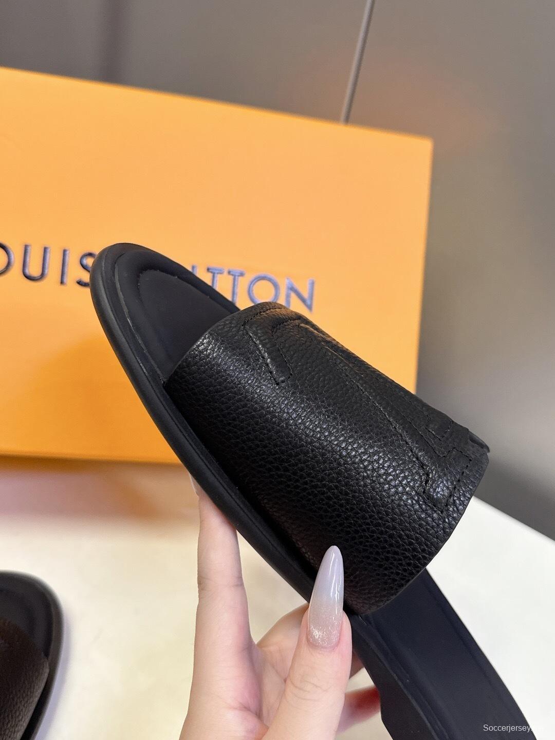 صندل سلسلة فينس من لويس فويتون بنقشة مونوغرام وحزام قابل للتعديل - KFY00220