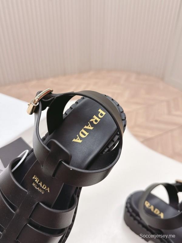 برادا صندل روماني ذو كعب منخفض لربيع/صيف 2025 من برادا - LY00290