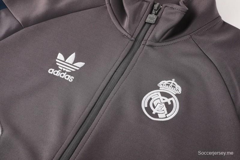 25/26 ريال مدريد سترة رمادي فاتح بسحاب كامل رمادي + بنطلون طويل + بنطلون طويل