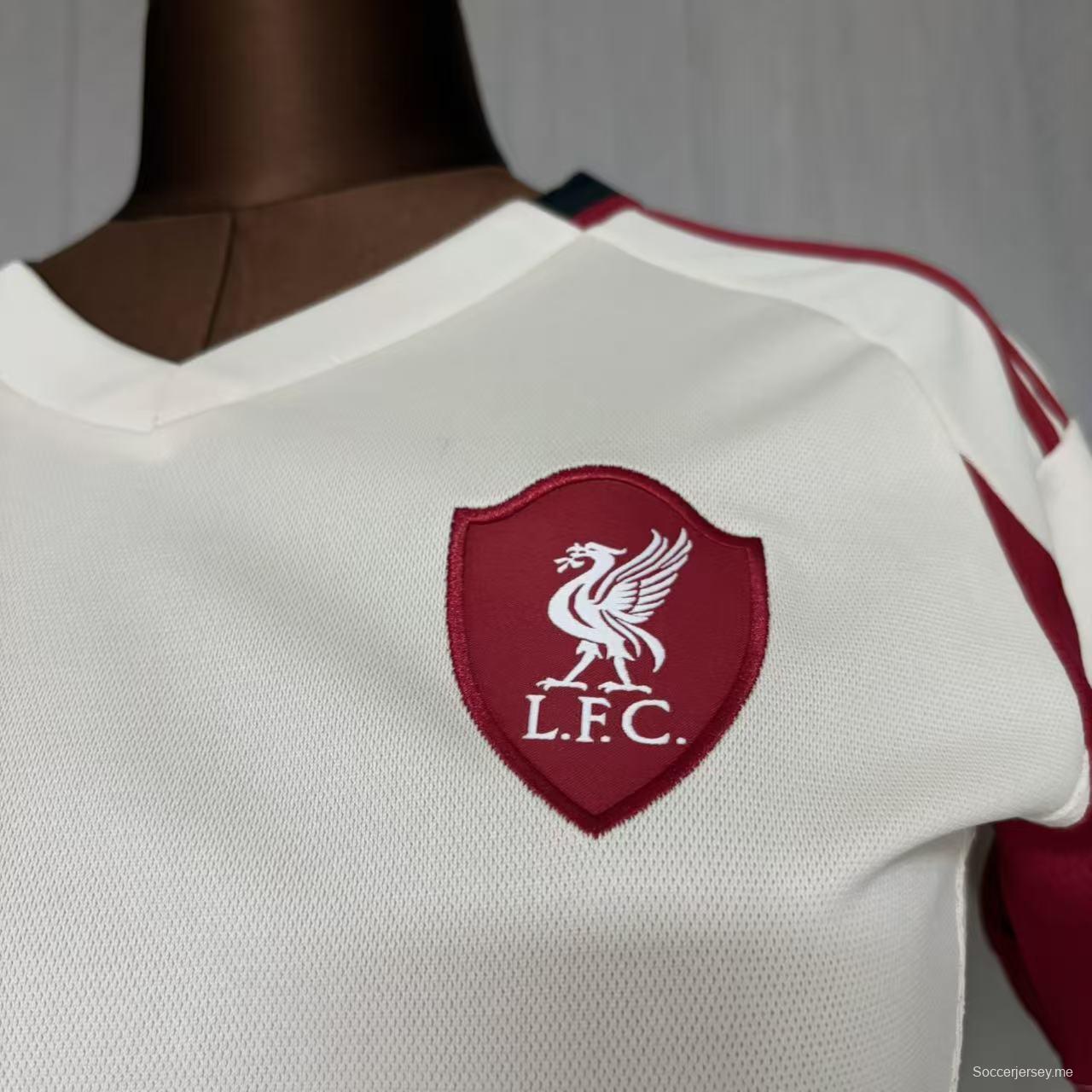 25/26 قميص ليفربول للسيدات خارج الملعب