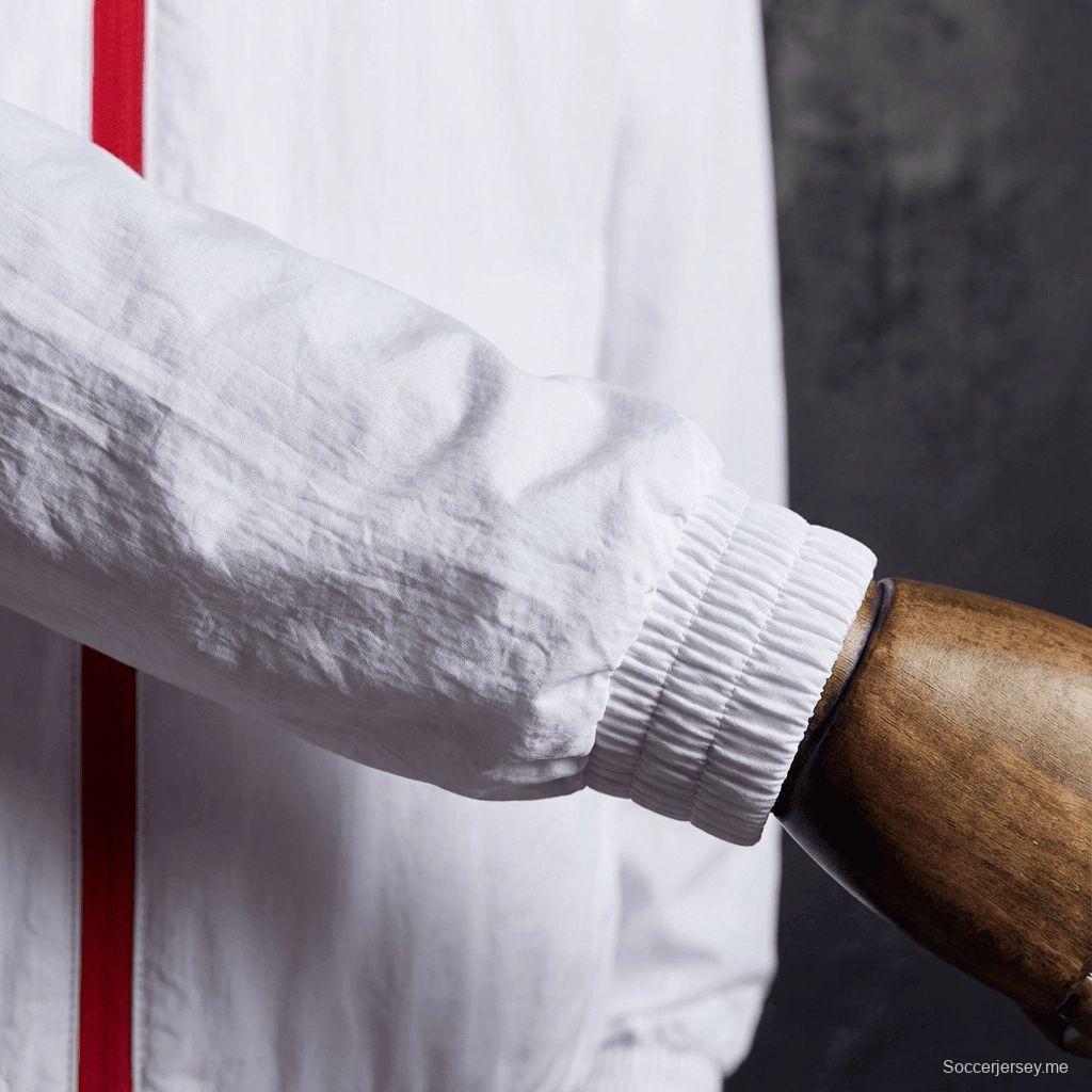 2026 سترة سيفاليا FC حمراء وبيضاء قابلة للانعكاس بسحاب كامل