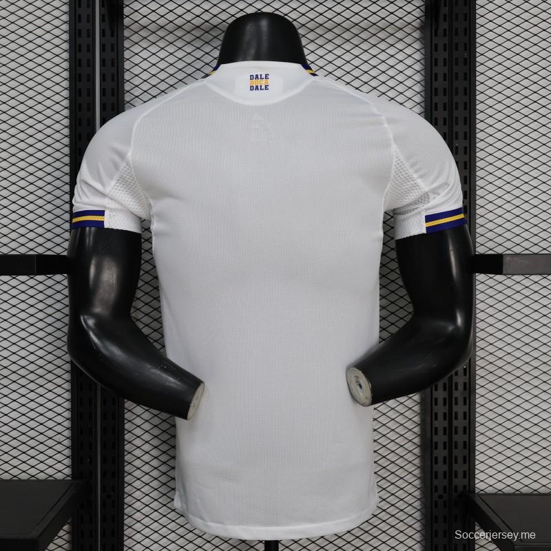 25/26 نسخة اللاعبين بوكا جونيورز قميص أبيض مع خطوط أفقية زرقاء وصفراء متدرجة