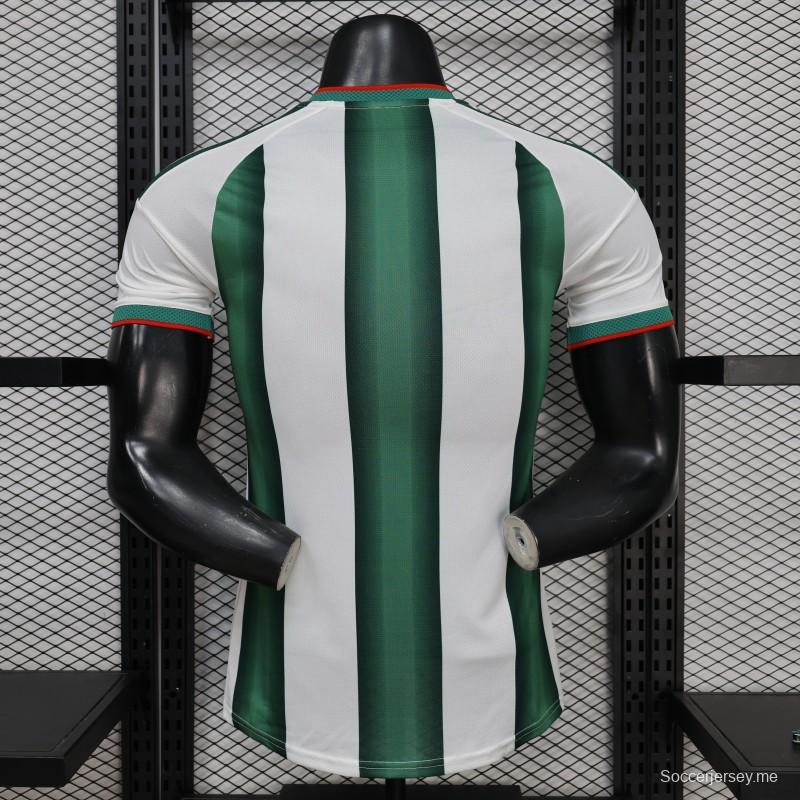 قميص اللاعب الخاص بالنسخة 2026 باللونين الأخضر والأبيض (المكسيك)
