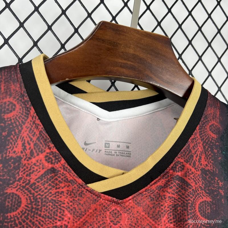 قميص برشلونة التصميمي الكلاسيكي لموسم 2021/22