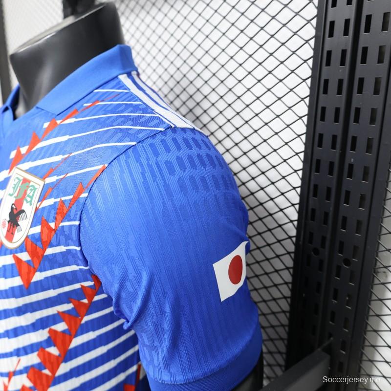 قميص اللاعب الإصدار 2027، النسخة اليابانية، أزرق مع تصميم قطري