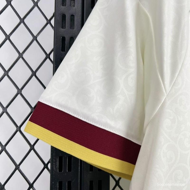 قميص إسبانيا للرجال في كأس العالم 2026 (قميص المباريات الخارجية)