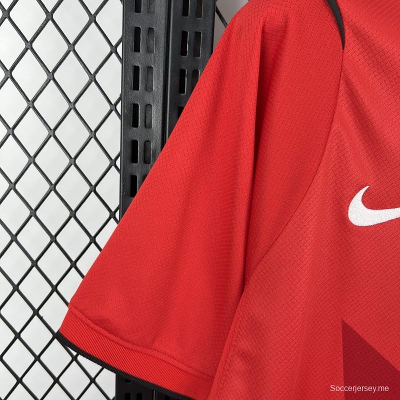 قميص كندا الرجالي للمباريات على أرضه في كأس العالم 2026