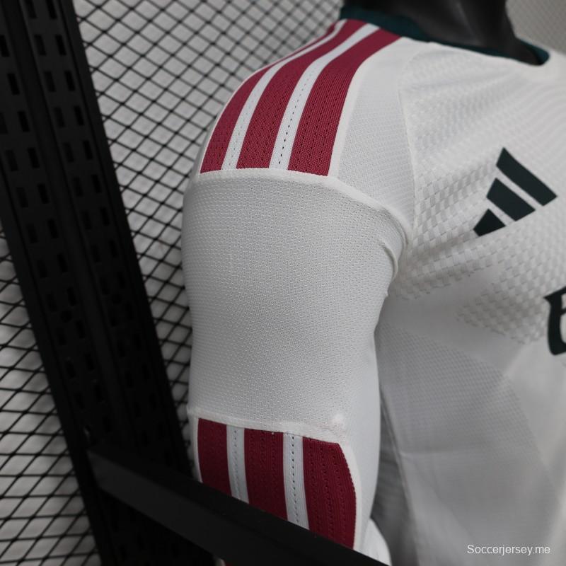 قميص اللاعب رقم 26/27، ريال مدريد، أبيض بخط بورجوندي، قميص المباراة الرئيسية بأكمام طويلة