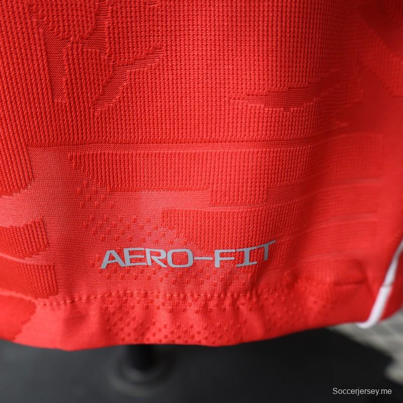 قميص لاعب إنجلترا خارج أرضها باللون الأحمر طويل الأكمام، إصدار 26/27