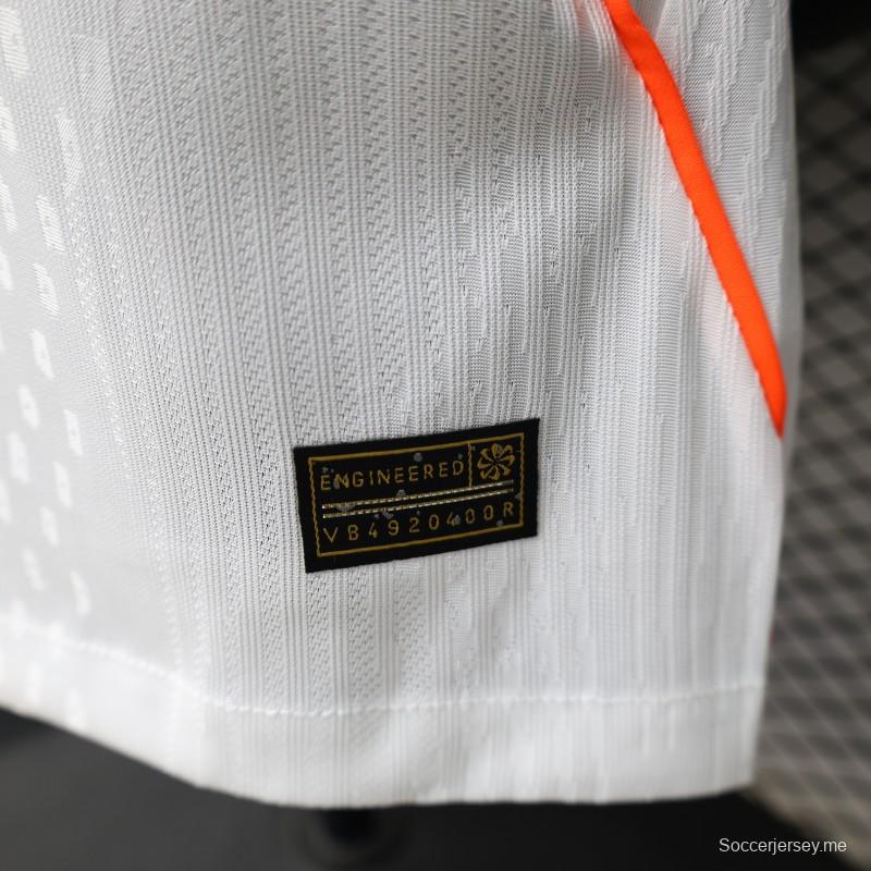 قميص اللاعب خارج أرضه، إصدار 2026، هولندا  أبيض مع برتقالي