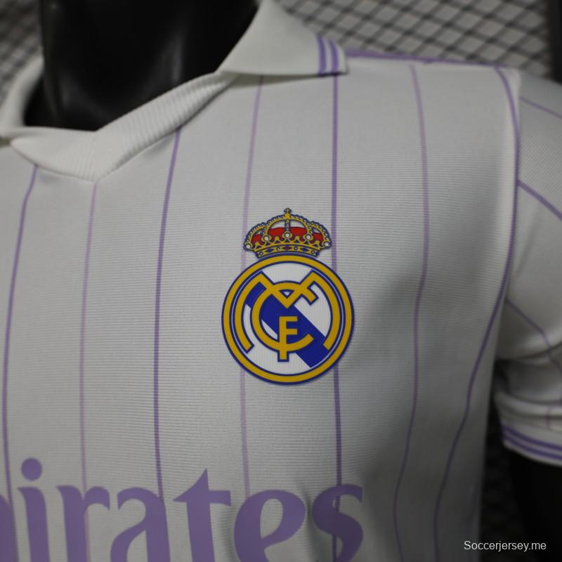 قميص اللاعب رقم 26/27، قميص ريال مدريد الأبيض ذو الخطوط الرفيعة الأرجوانية (الملعب الرئيسي)