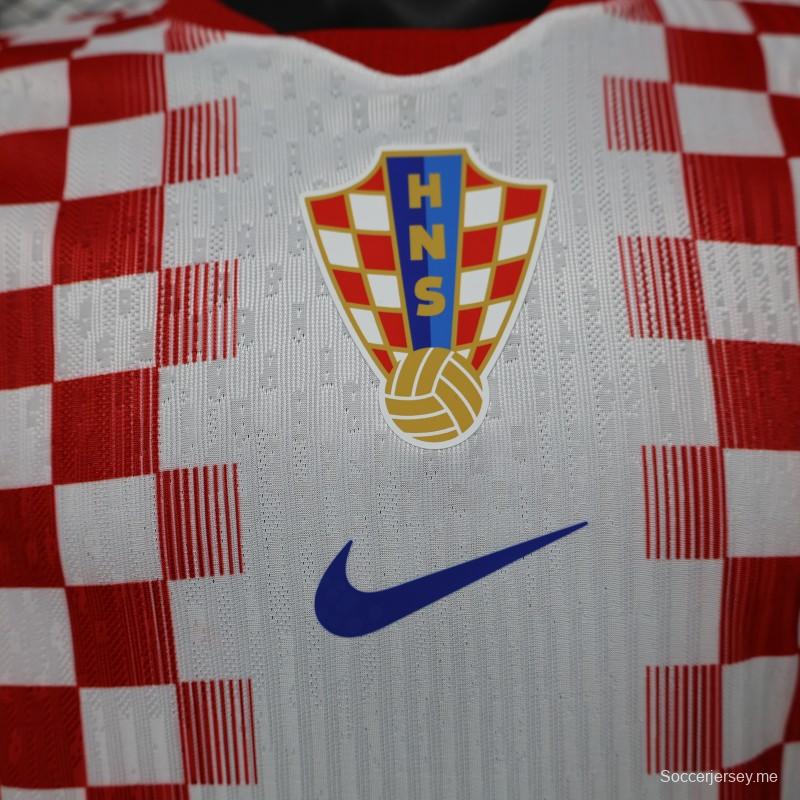 قميص المنتخب الكرواتي (نسخة اللاعبين 2026) - قميص المباريات الداخلية باللونين الأبيض والأحمر بنمط شطرنج متدرج