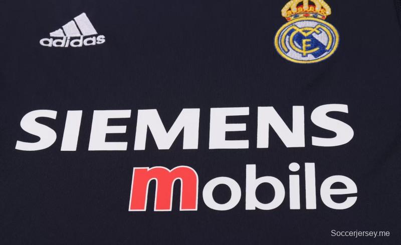 قميص ريال مدريد للعب خارج أرضه لموسم 2004/2005