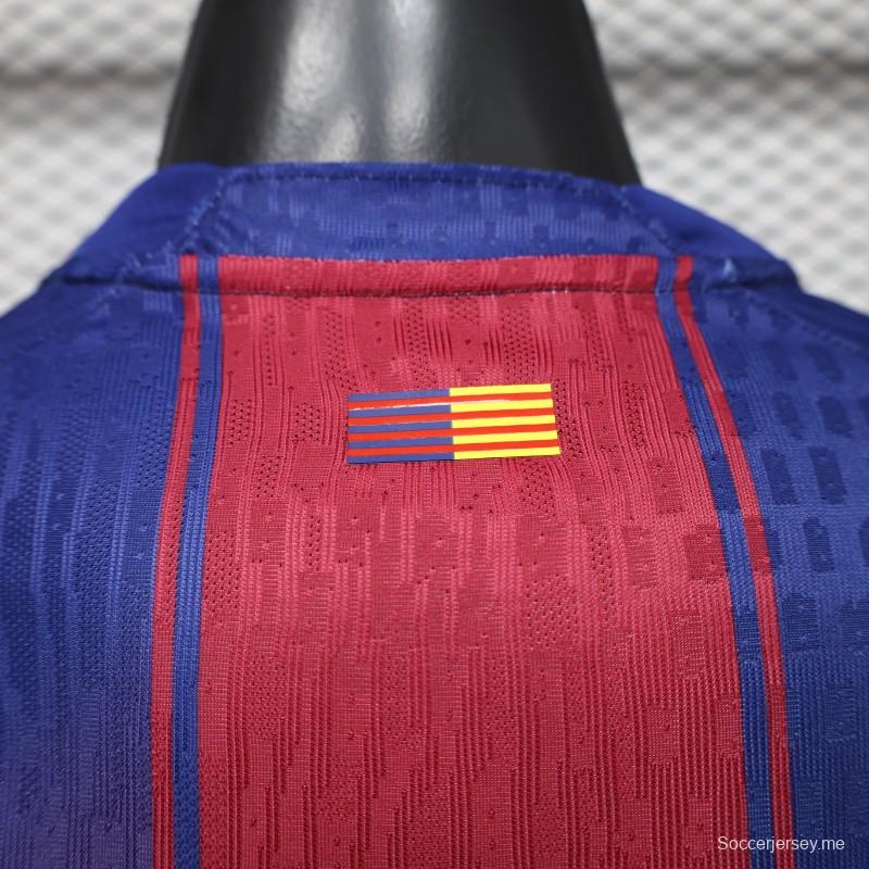 قميص اللاعب إصدار 25/26 لفريق برشلونة باللون الأزرق الملكي والأحمر القرمزي - إصدار خاص