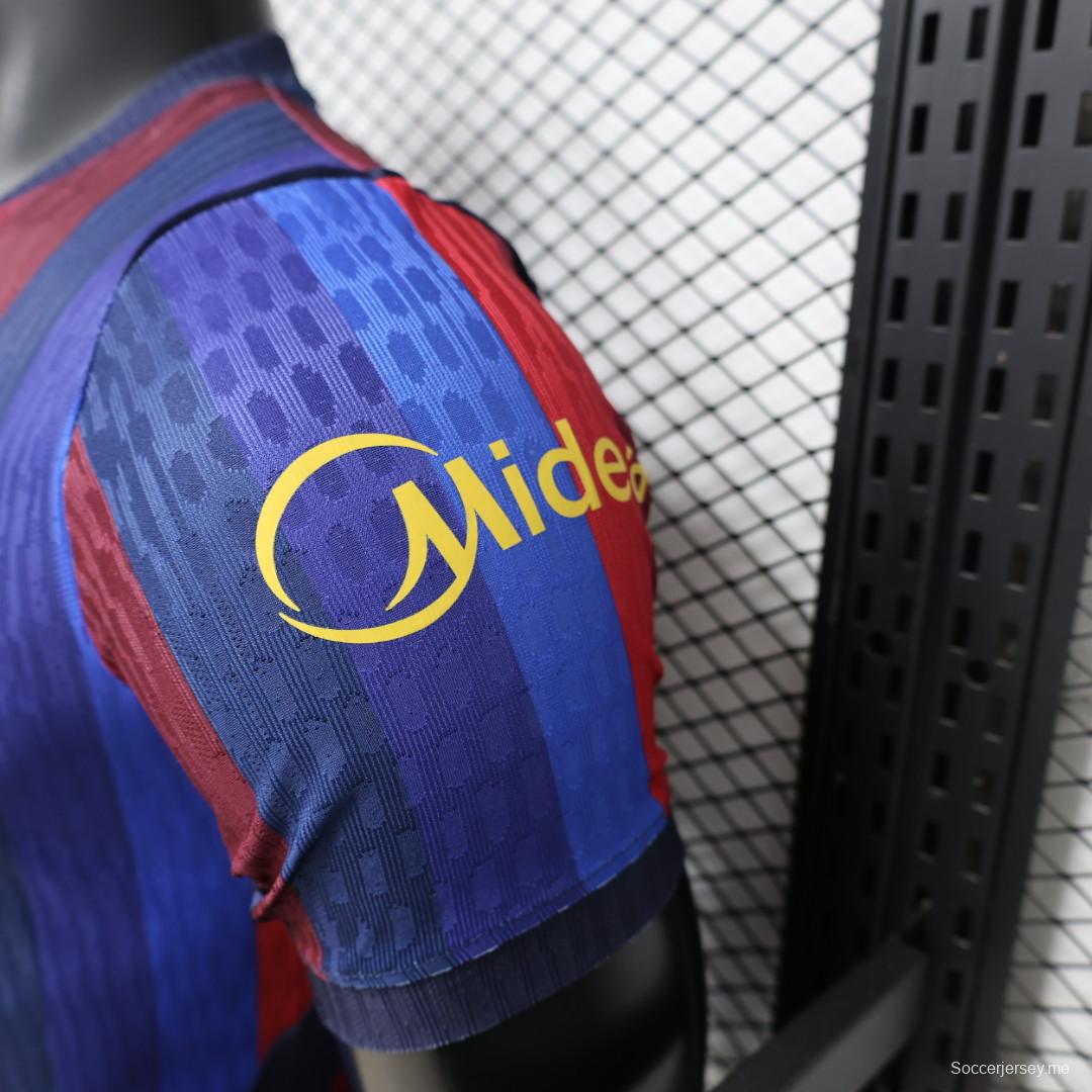 قميص اللاعب رقم 26/27 لفريق برشلونة، الأزرق الداكن مع خطوط حمراء، قميص المباريات على أرض الفريق