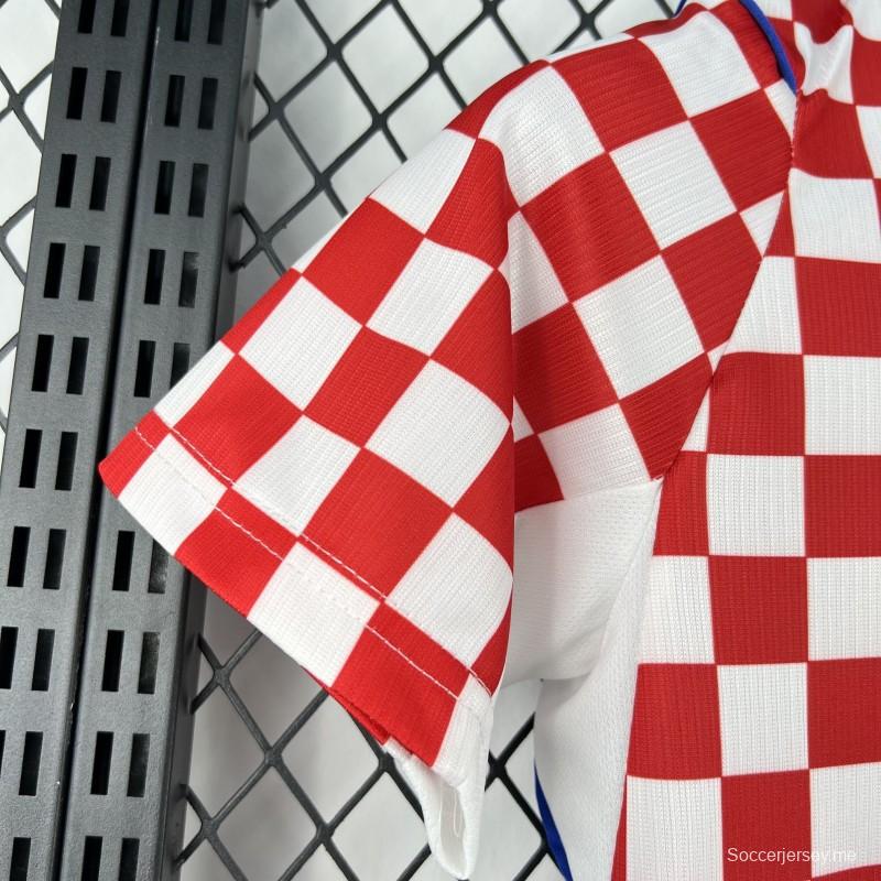 الزي الرسمي لفريق كرواتيا للأطفال في كأس العالم 2026