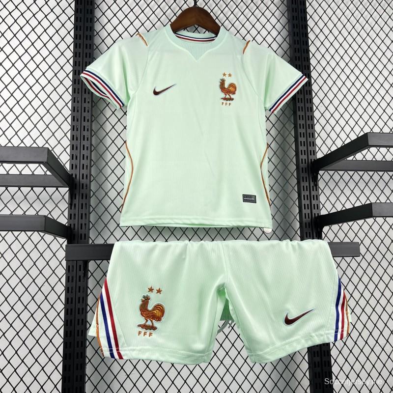 الزي الخارجي لمنتخب فرنسا للأطفال في كأس العالم 2026