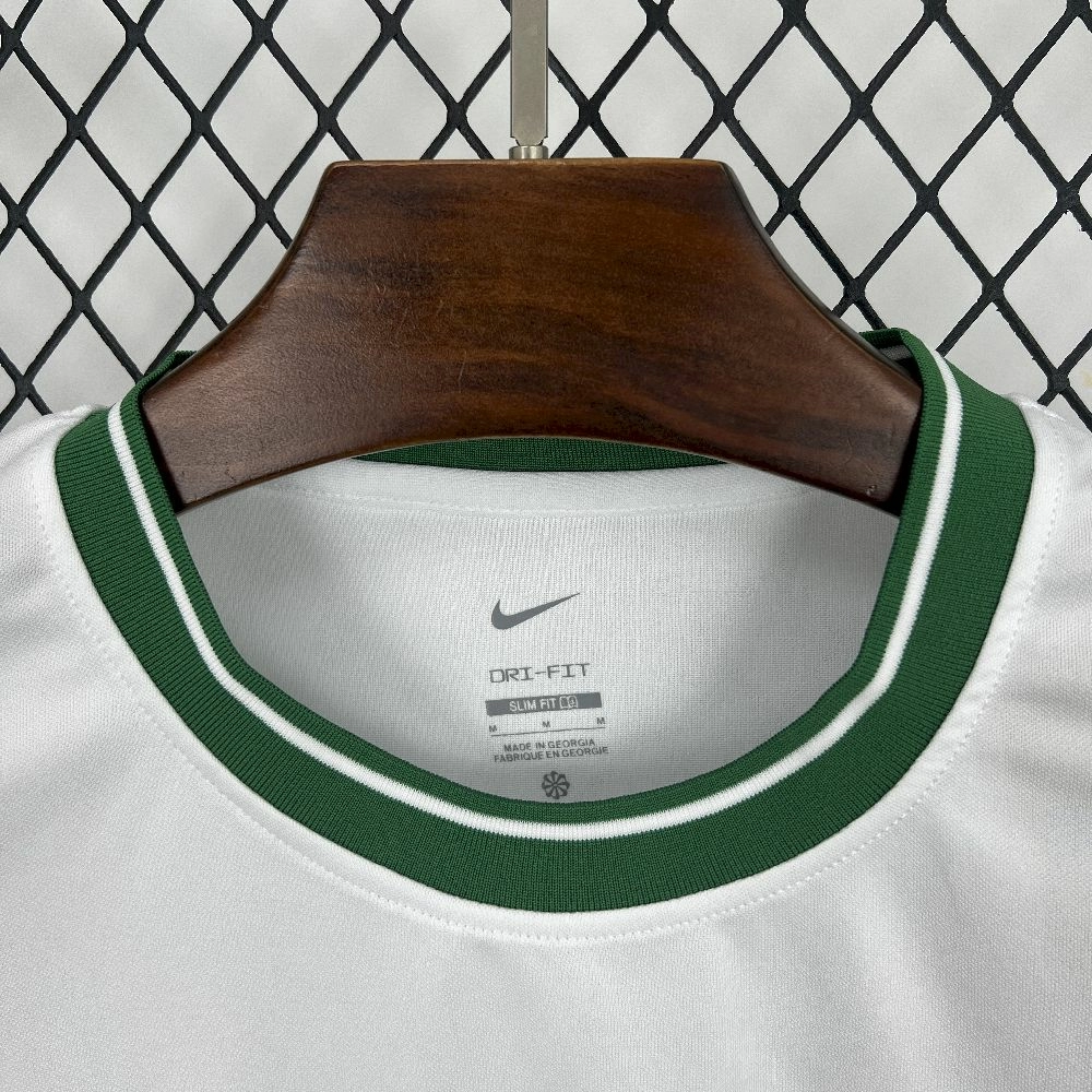 2025/26 سبورتنج سي بي سبورتنج سي بي ريترو سايبردج إيديشن