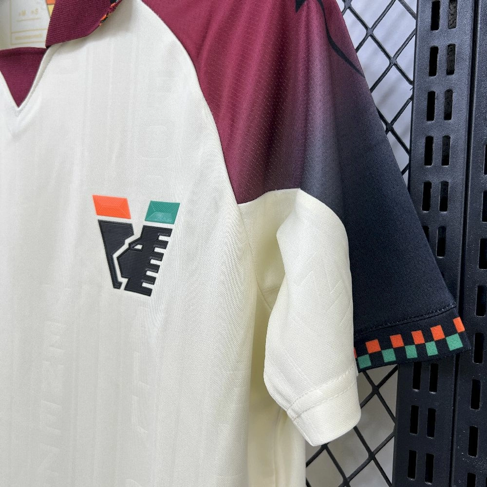 2025/26 قميص نادي فينيسيا للرجال خارج الملعب