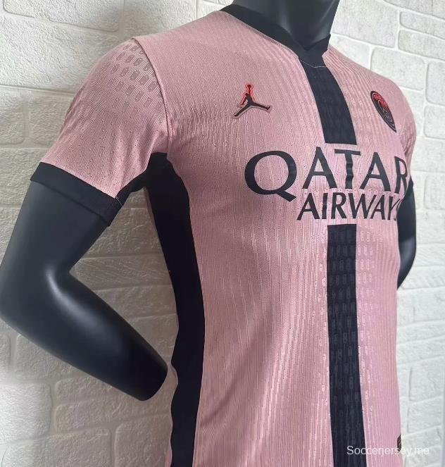 إصدار اللاعب 24/25 قميص باريس سان جيرمان الثالث باللون الوردي
