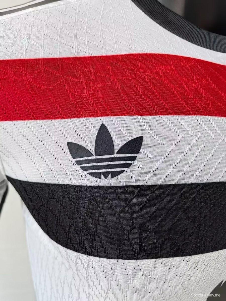 إصدار اللاعب 24/25 القميص الأبيض الثالث لمانشستر يونايتد 24/25
