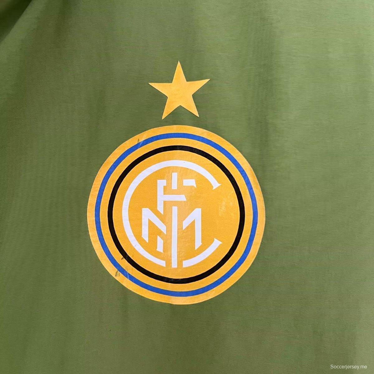 24/25 سترة واقية من الرياح عكسية باللونين الأخضر/الأزرق الأسود/الأزرق الأخضر من إنتر ميلان 24/25
