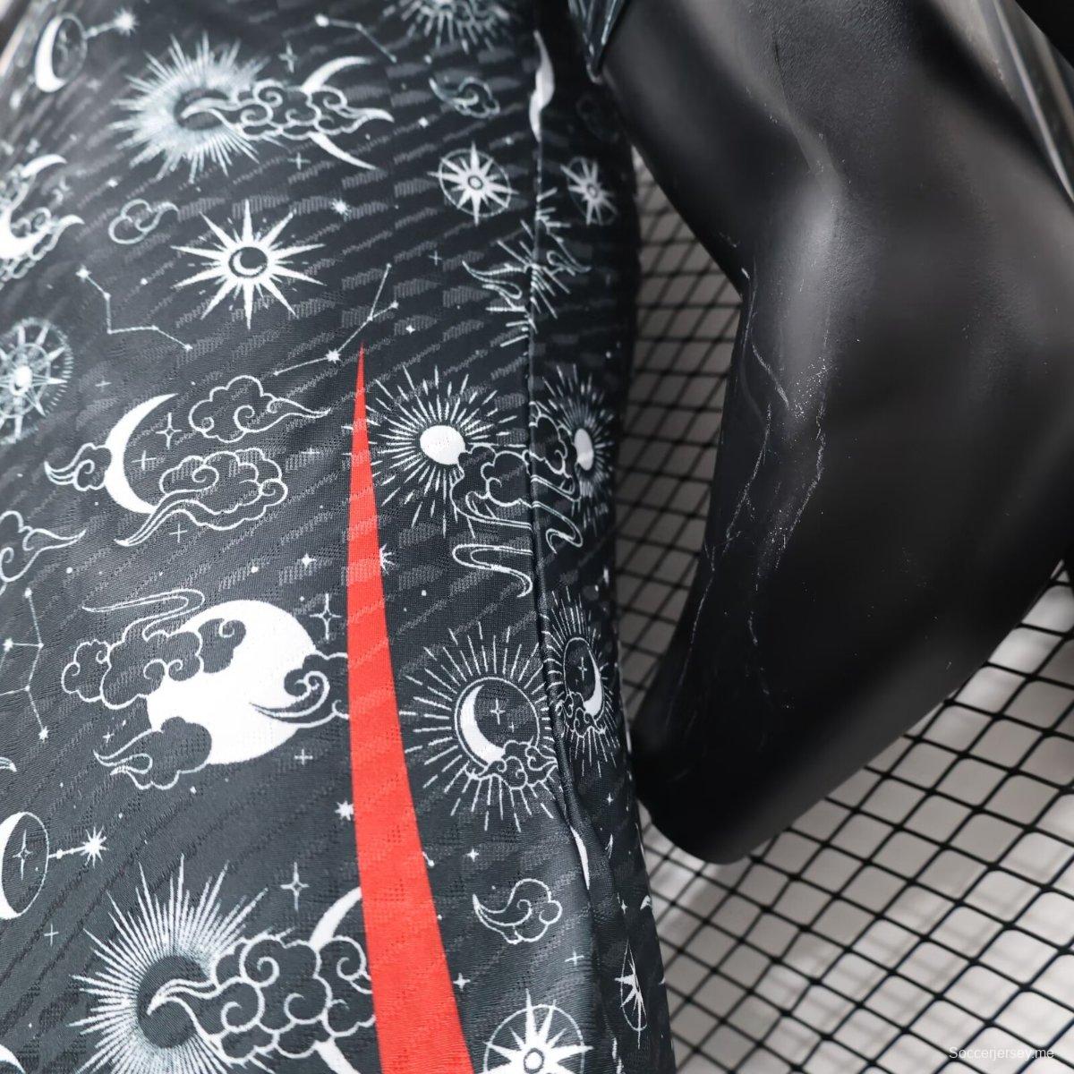 نسخة اللاعب 2024 قميص خاص من إصدار 2024 اليابان باللون الأسود المرصع بالنجوم والسماء المرصعة بالنجوم
