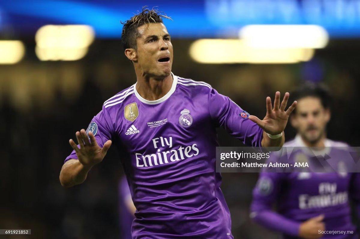 قميص بأكمام طويلة طويلة الأكمام ريترو 16/17 ريال مدريد إصدار اللاعب
