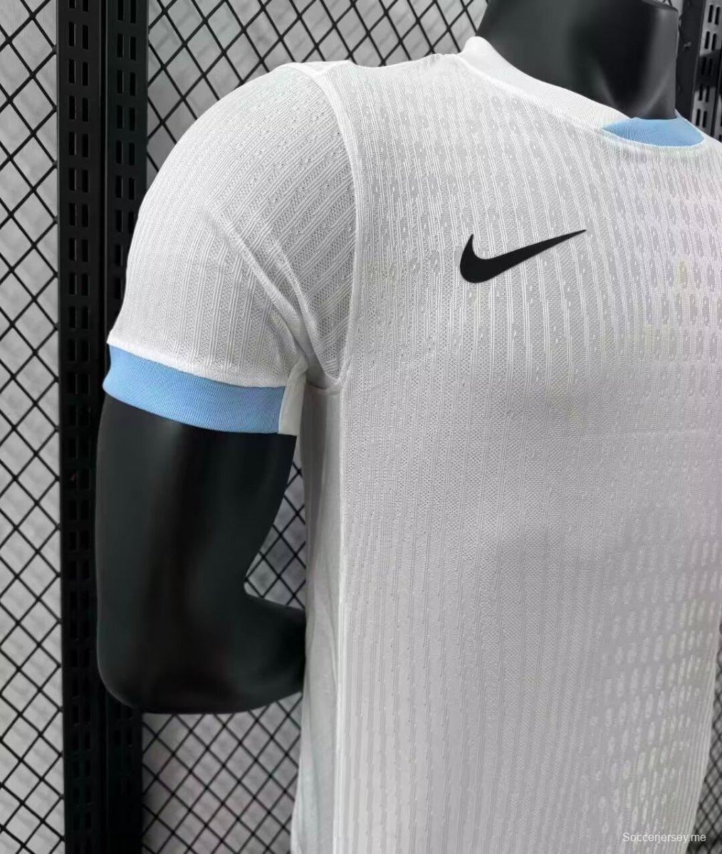 نسخة اللاعب 2024 قميص أوروجواي 2024 خارج الديار أبيض اللون
