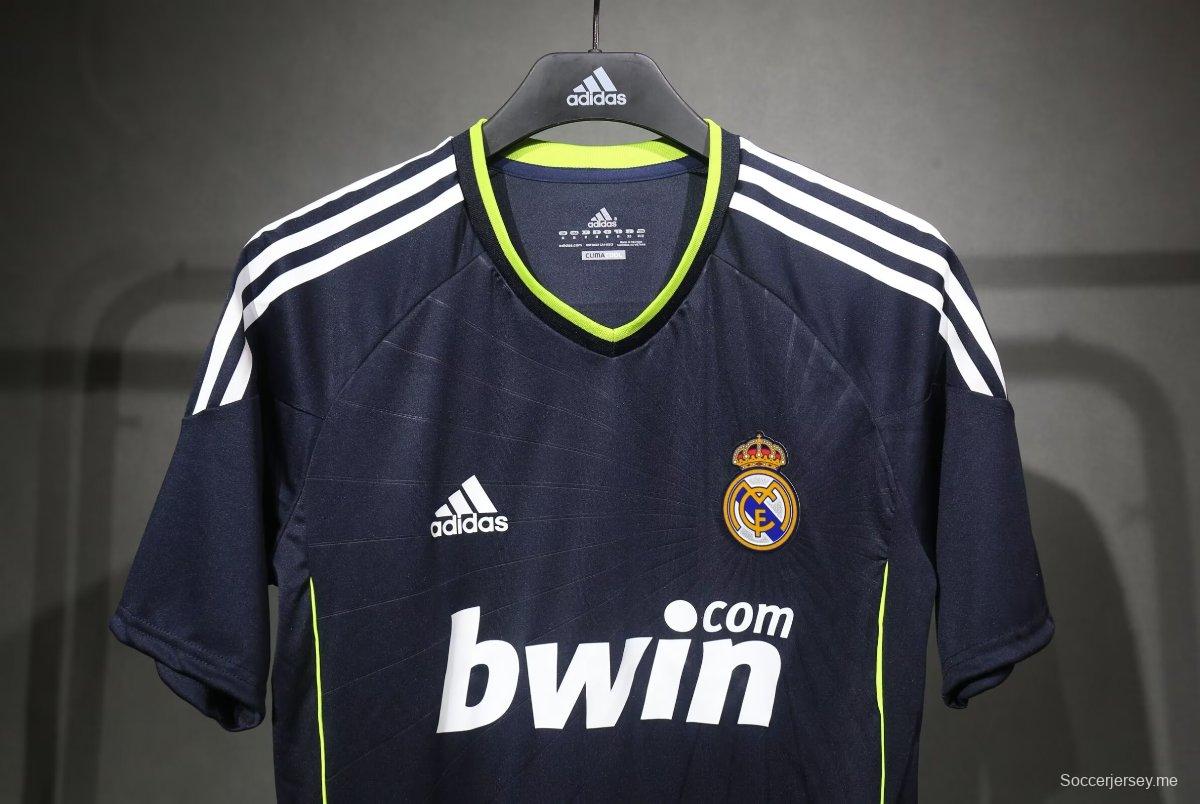 قميص ريترو 09/10 ريال مدريد 09/10 ريال مدريد خارج الديار إصدار اللاعب