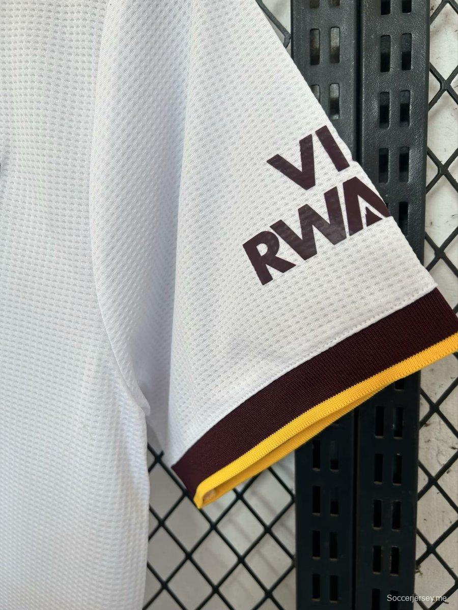 25/26 قميص أرسنال خارج ملعبه الأبيض