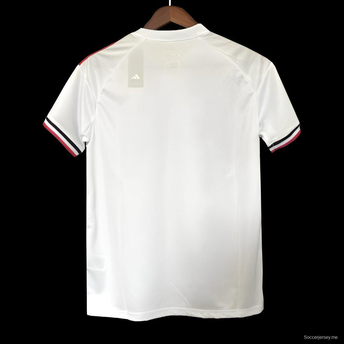 25/26 مانشستر يونايتد قميص خاص بنقشة الوردة البيضاء بنقشة الوردة البيضاء