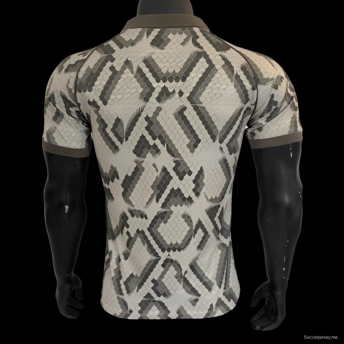 إصدار اللاعب 25/26 قميص خاص بني اللون بني اللون 25/26 نادي بايرن ميونيخ الألماني