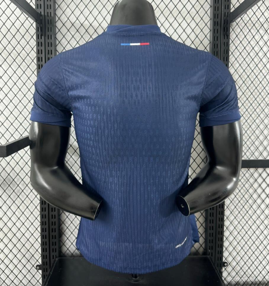 إصدار اللاعب 25/26 قميص فريق باريس سان جيرمان الرئيسي