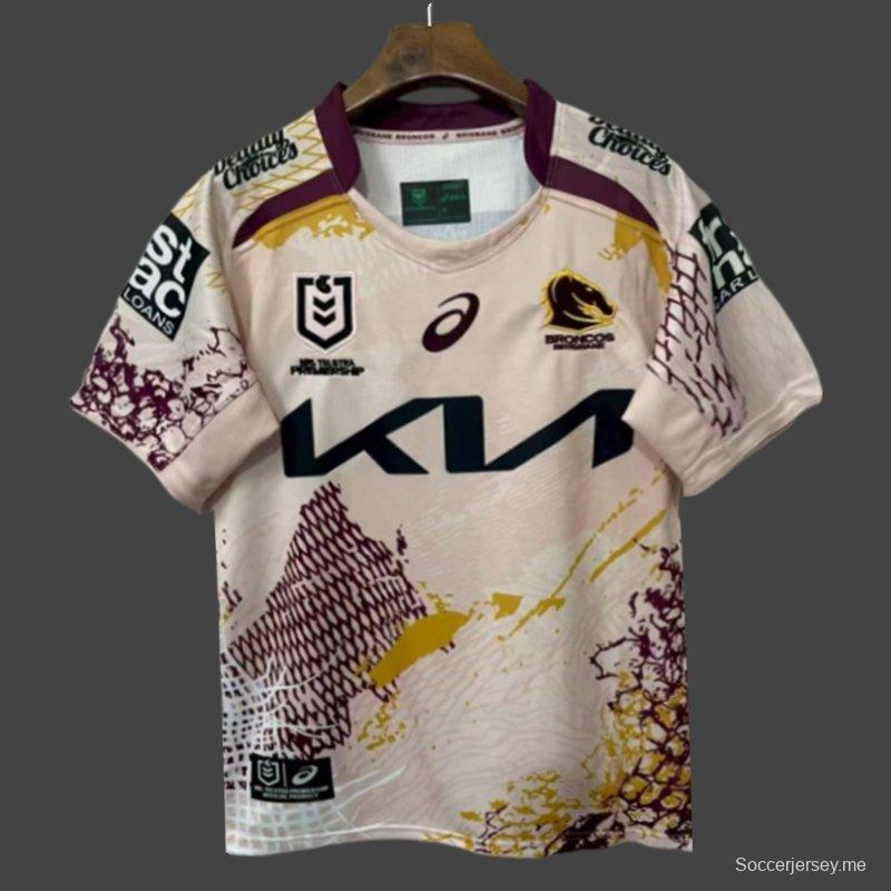 25/26 بريسبان برونكوس أبيض مع قميص فن السكان الأصليين
