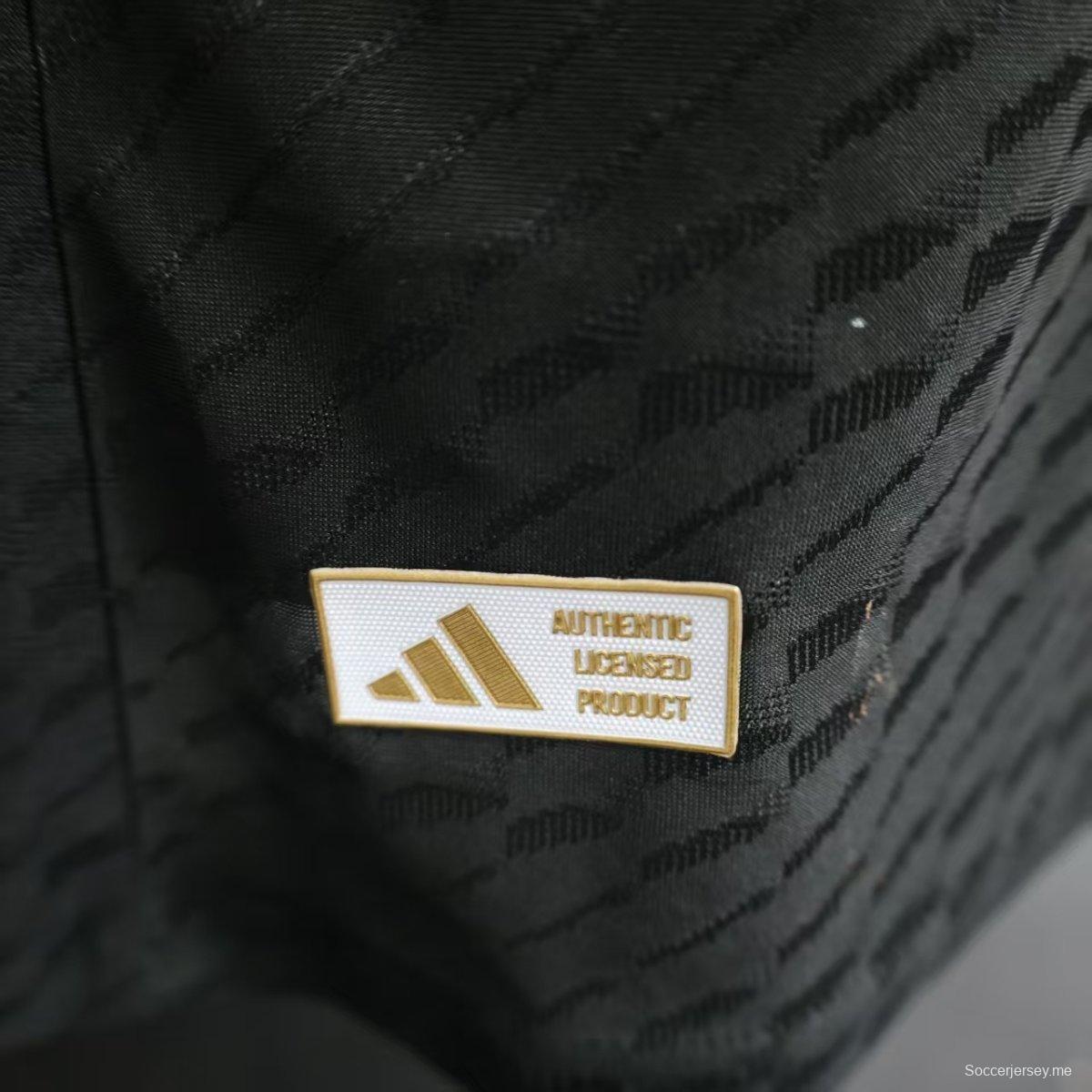 إصدار اللاعب 25/26 ريال مدريد × أفينجرز جرافيك قميص أسود اللون أسود اللون