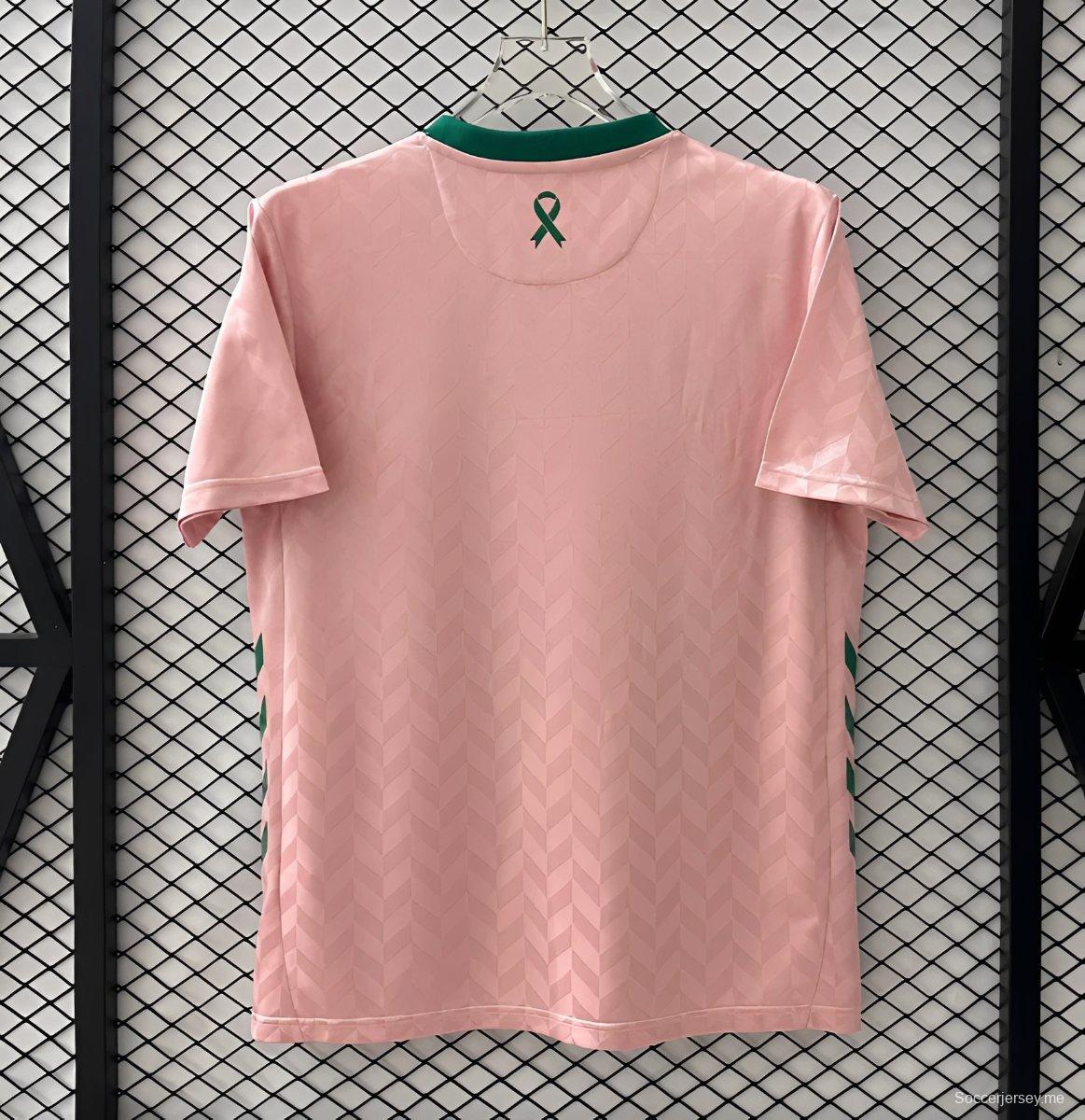 25/26 قميص حارس مرمى سانت إتيان باللون الوردي لشهر أكتوبر