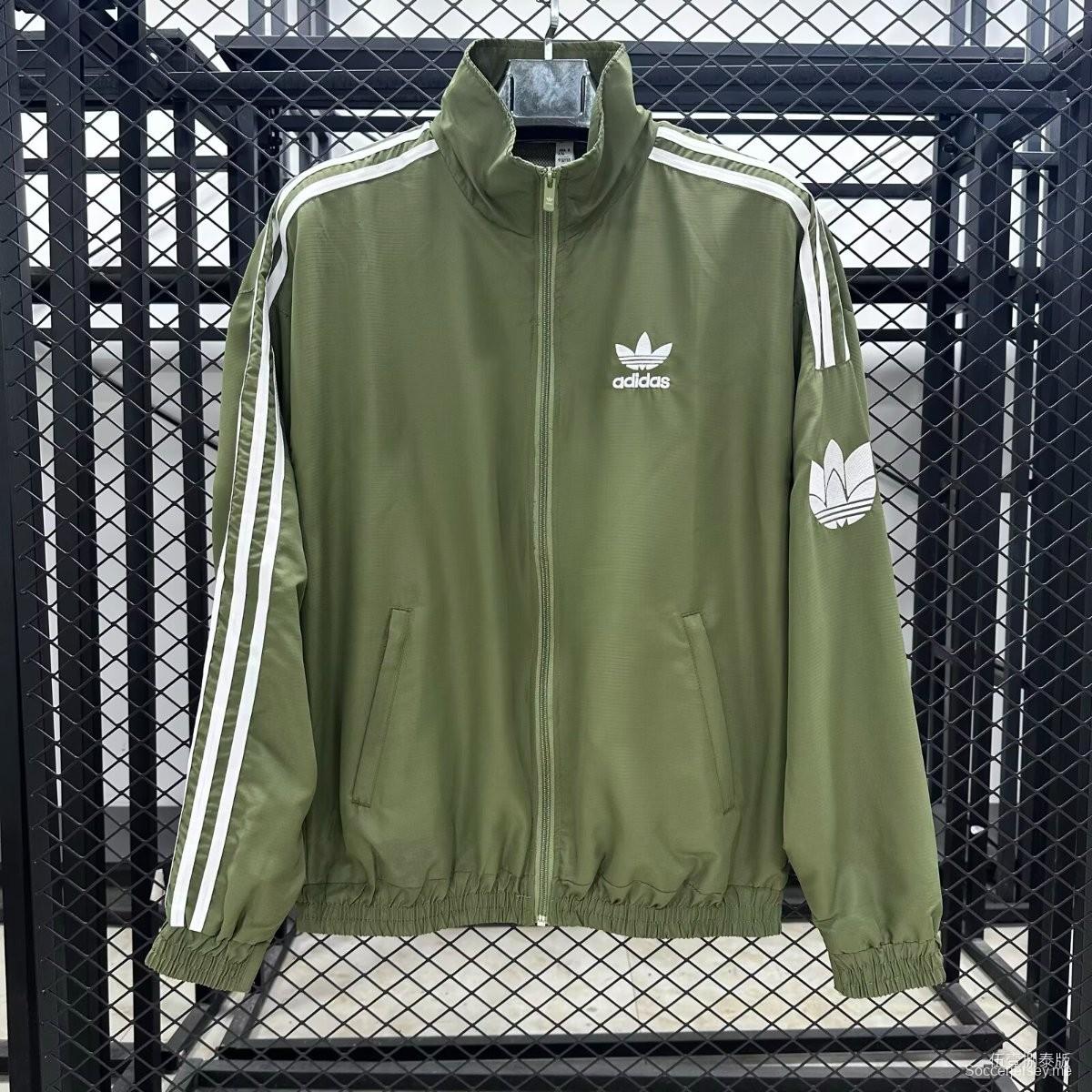 2026 سترة واقية من الرياح بأزرار كاملة من Adidas باللون الأخضر
