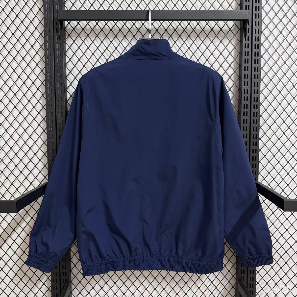 25/26 بايرن ميونيخ سترة واقية من الرياح باللون الأزرق الداكن بسحاب كامل