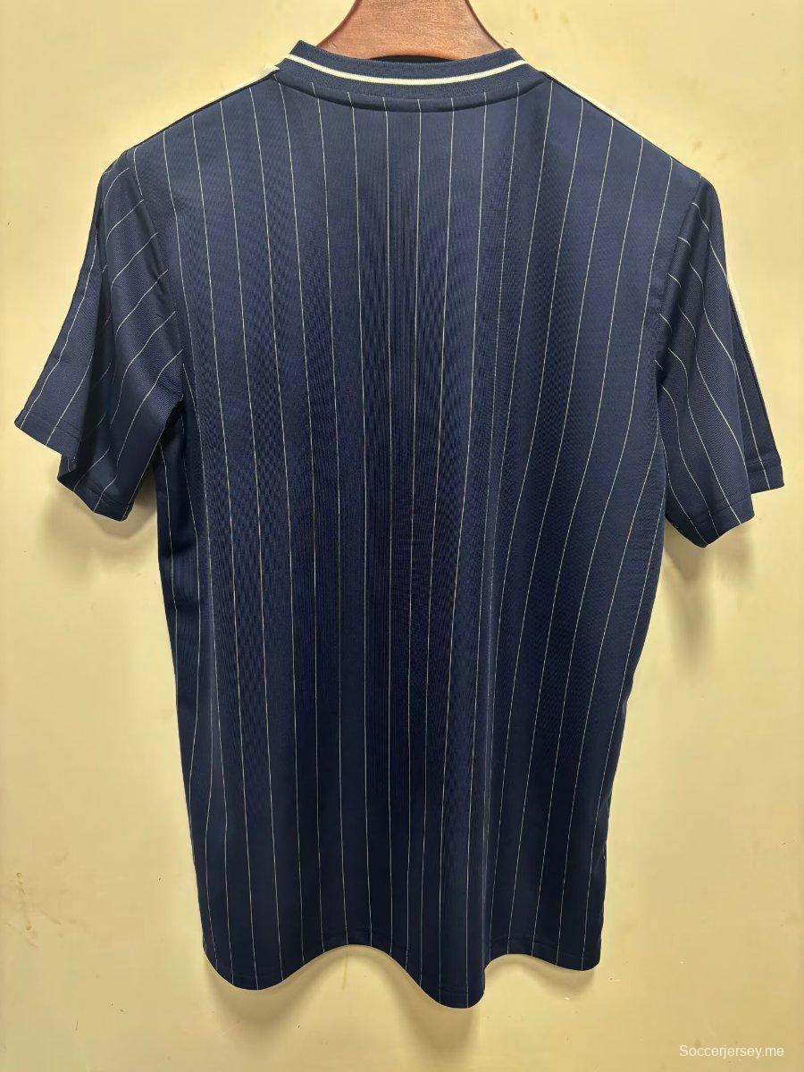 قميص فريق كوبنهاغن لكرة القدم 25/26 من أديداس طراز Terrace Icons باللون الأزرق الداكن