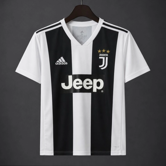 قميص يوفنتوس الرئيسي للموسم 2018/2019 بتصميم رجعي